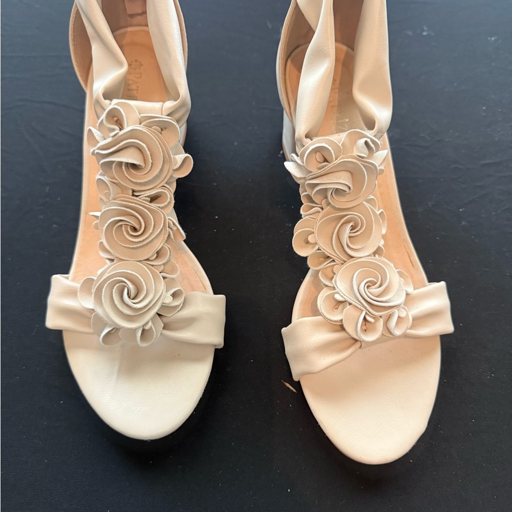 Elegant Cream Floral Women's Sandals